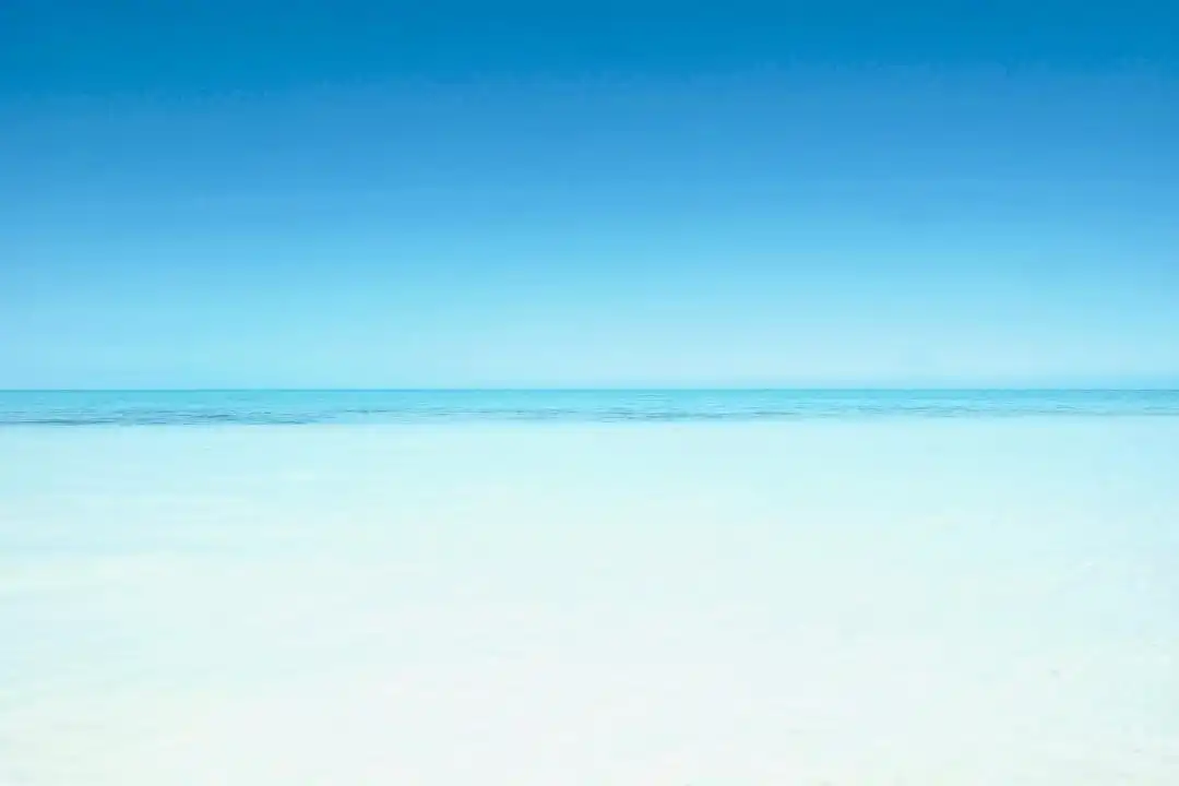 The horizon of the ocean